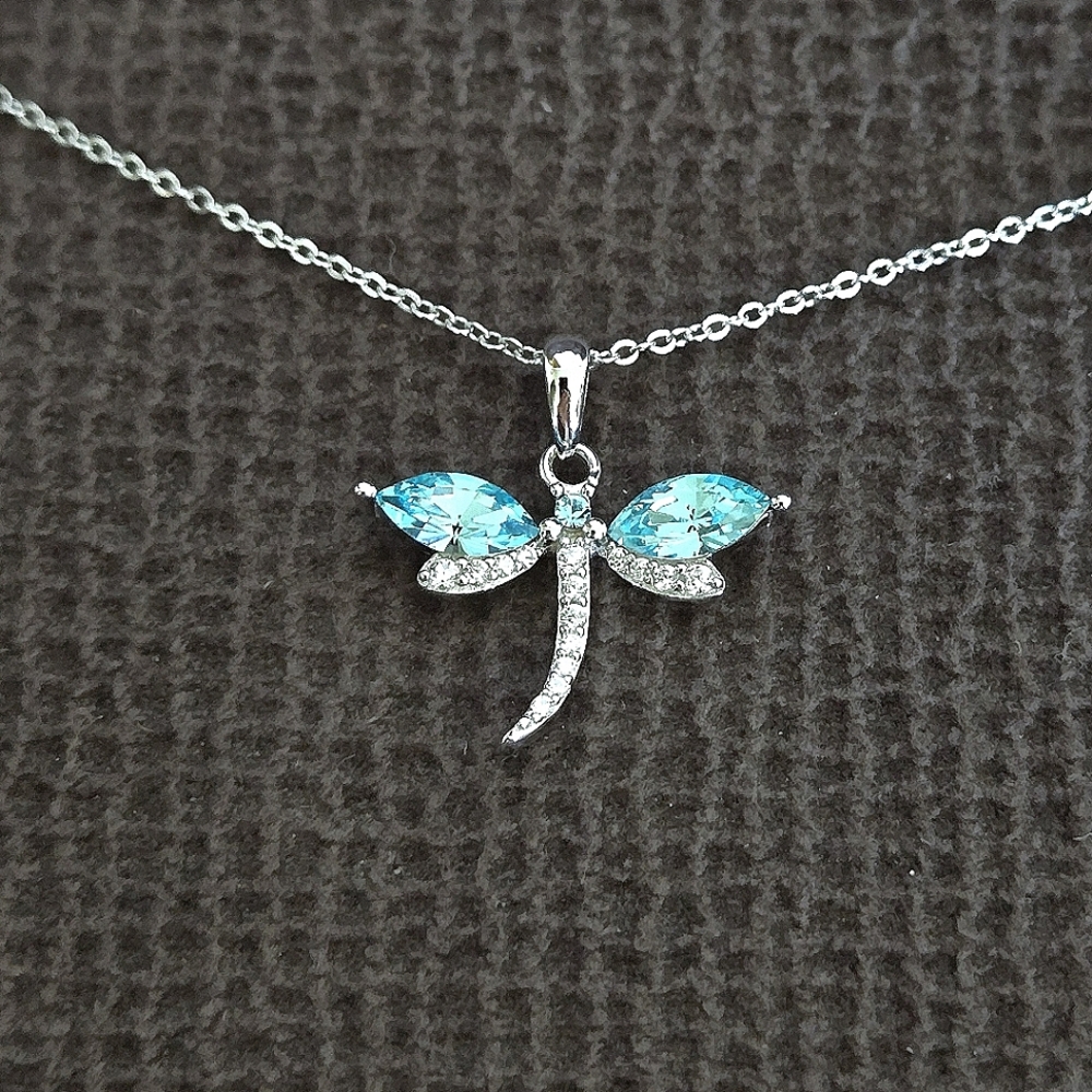 bleu💙 sage Dragonfly Pendant Necklace - NWT